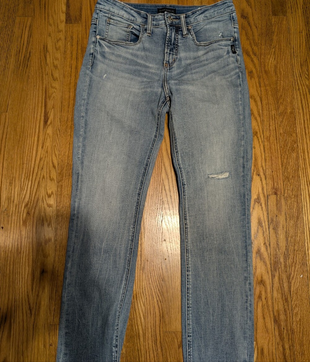 Women's Silver Jeans Light Blue StraightJeans with Subtle Distress Us27 Inseam28